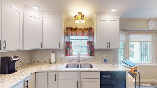 1100 Brentwood St, Paris, TN 38242