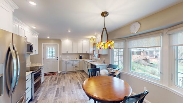 1100 Brentwood St, Paris, TN 38242