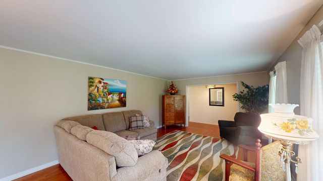 1100 Brentwood St, Paris, TN 38242