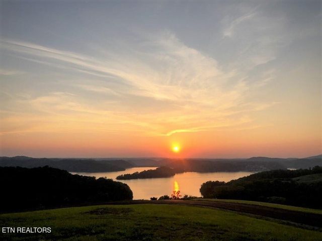 24 Bluegill Lane, Hilham, TN 38568
