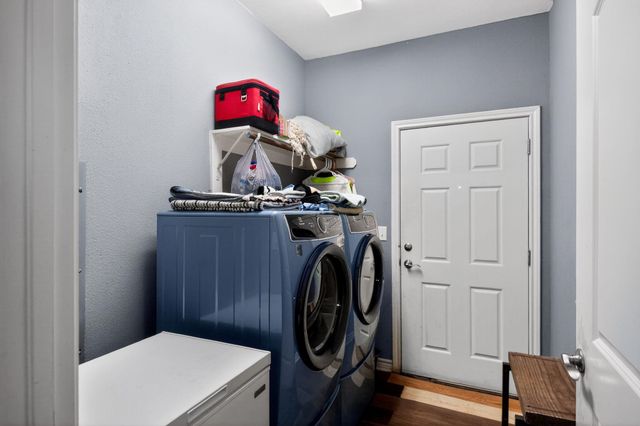 7017 Delesandri Drive, Hitchcock, TX 77563