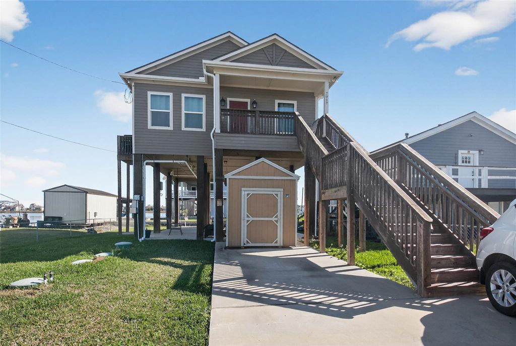 7017 Delesandri Drive, Hitchcock, TX 77563