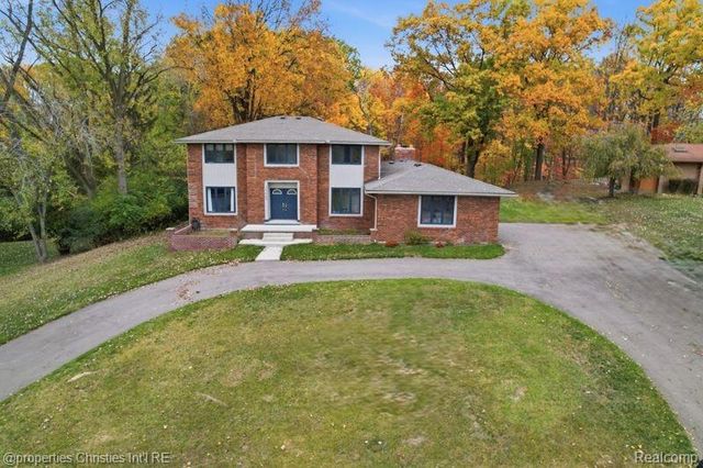 23460 Coventry Woods Lane, Southfield, MI 48034