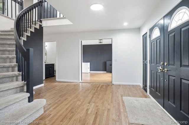 23460 Coventry Woods Lane, Southfield, MI 48034
