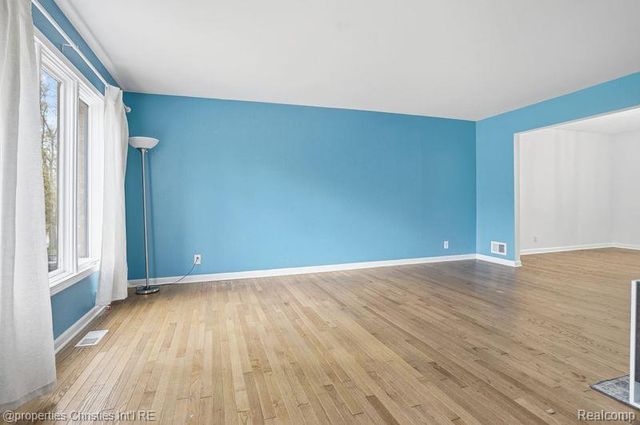 23460 Coventry Woods Lane, Southfield, MI 48034
