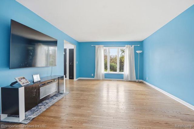 23460 Coventry Woods Lane, Southfield, MI 48034