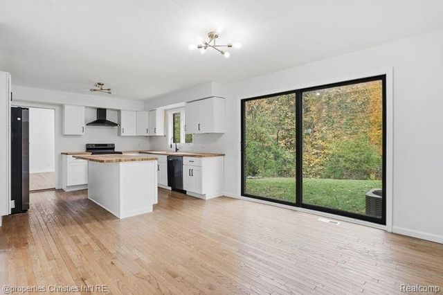 23460 Coventry Woods Lane, Southfield, MI 48034