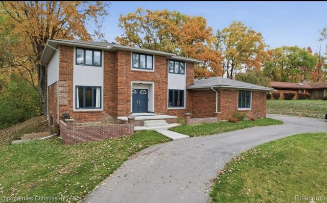 23460 Coventry Woods Lane, Southfield, MI 48034