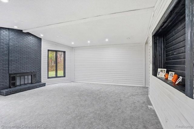 23460 Coventry Woods Lane, Southfield, MI 48034