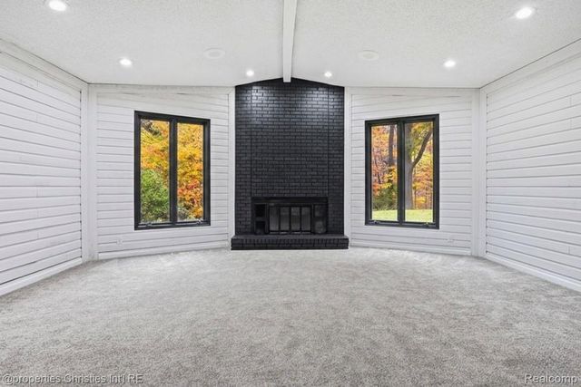 23460 Coventry Woods Lane, Southfield, MI 48034