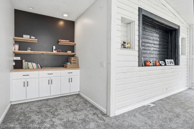 23460 Coventry Woods Lane, Southfield, MI 48034