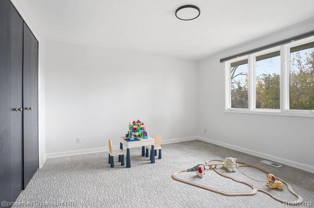 23460 Coventry Woods Lane, Southfield, MI 48034