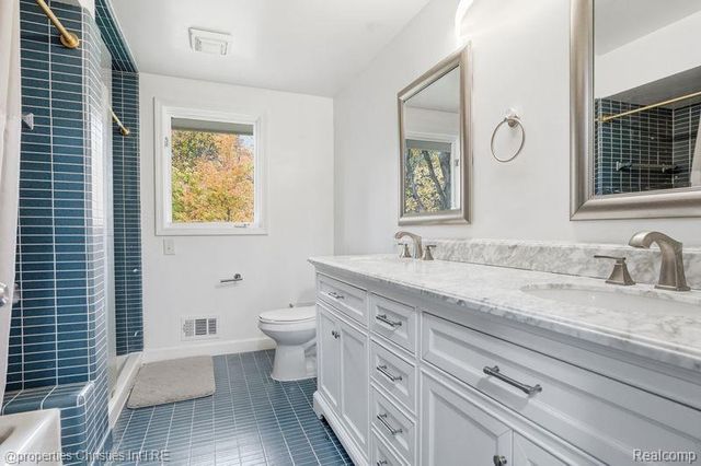 23460 Coventry Woods Lane, Southfield, MI 48034