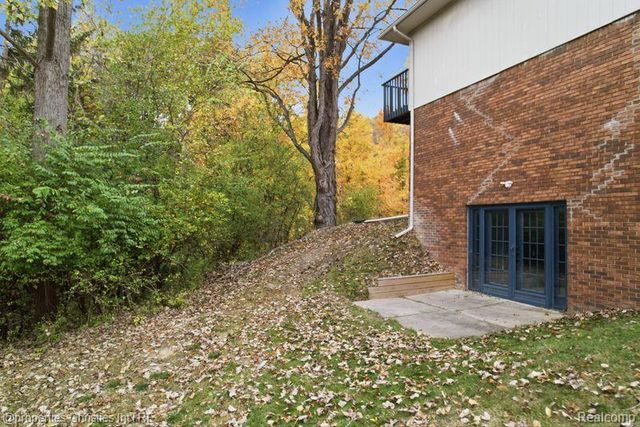 23460 Coventry Woods Lane, Southfield, MI 48034