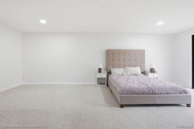 23460 Coventry Woods Lane, Southfield, MI 48034