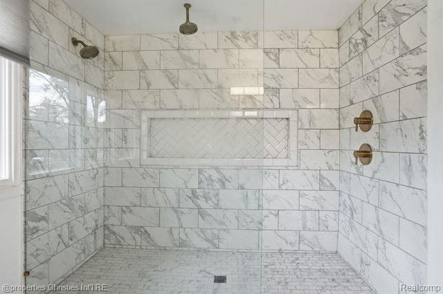 23460 Coventry Woods Lane, Southfield, MI 48034
