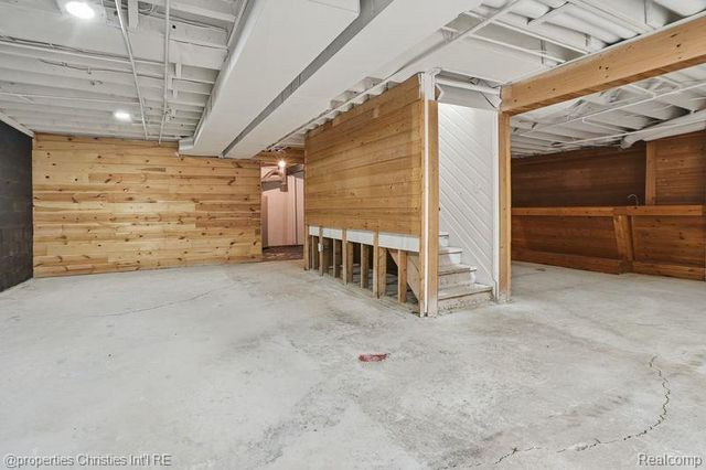 23460 Coventry Woods Lane, Southfield, MI 48034