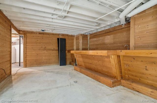 23460 Coventry Woods Lane, Southfield, MI 48034