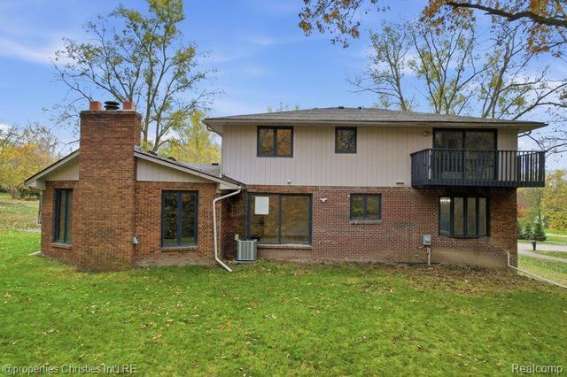 23460 Coventry Woods Lane, Southfield, MI 48034