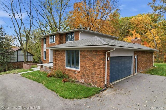 23460 Coventry Woods Lane, Southfield, MI 48034