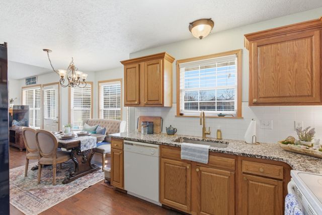 982 S Redwood Street, Nixa, MO 65714