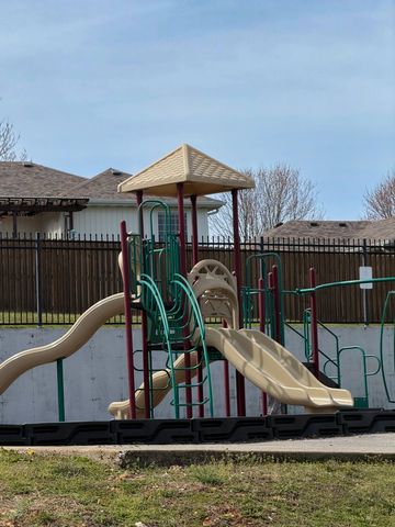 982 S Redwood Street, Nixa, MO 65714