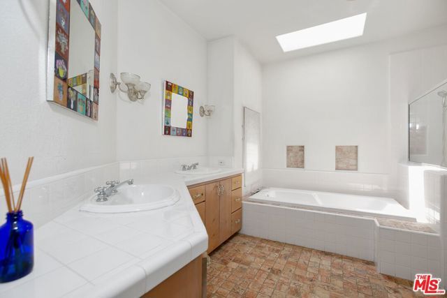 333 S MCCARTY Drive, Beverly Hills, CA 90212