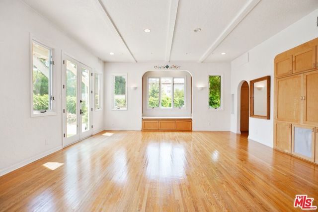 333 S MCCARTY Drive, Beverly Hills, CA 90212