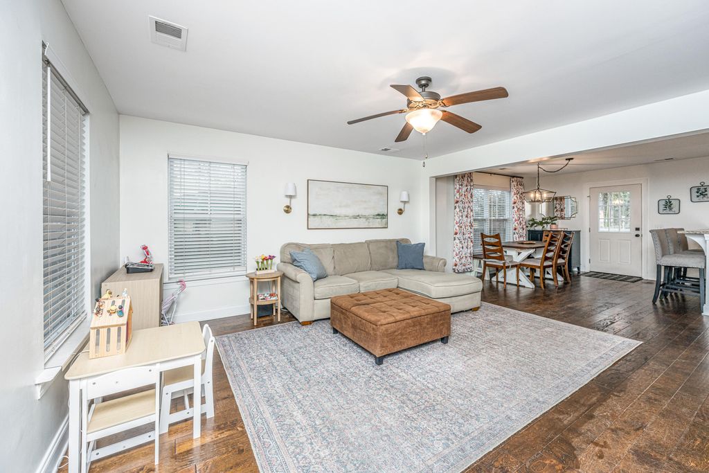 Image 10 of property listing at 2131 Bradham Road, Charleston, SC 29412