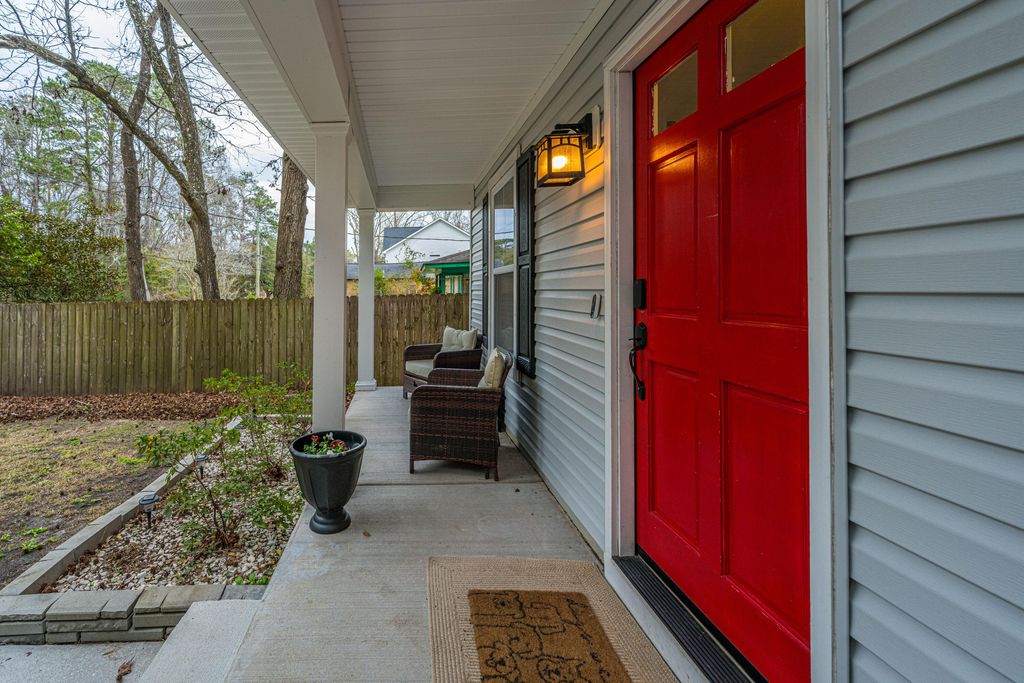 Image 6 of property listing at 2131 Bradham Road, Charleston, SC 29412