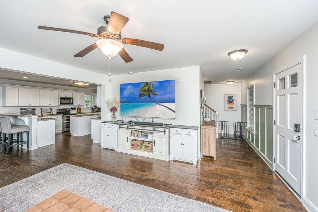 Image 7 of property listing at 2131 Bradham Road, Charleston, SC 29412