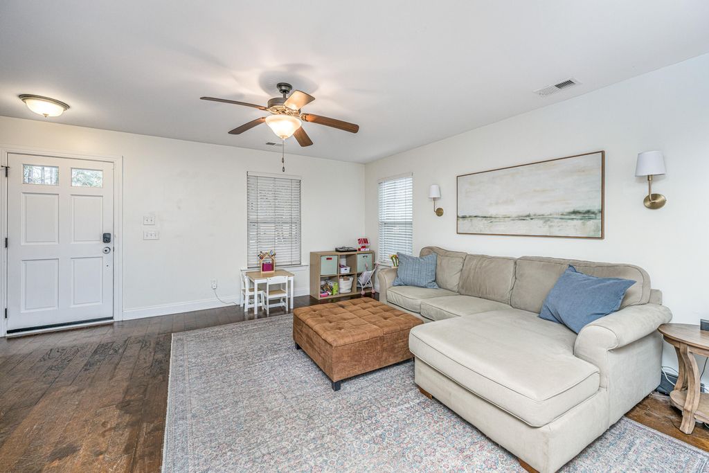 Image 8 of property listing at 2131 Bradham Road, Charleston, SC 29412