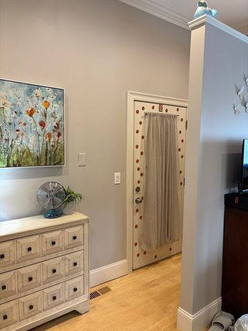 9 Beale St 2, Boston, MA 02124