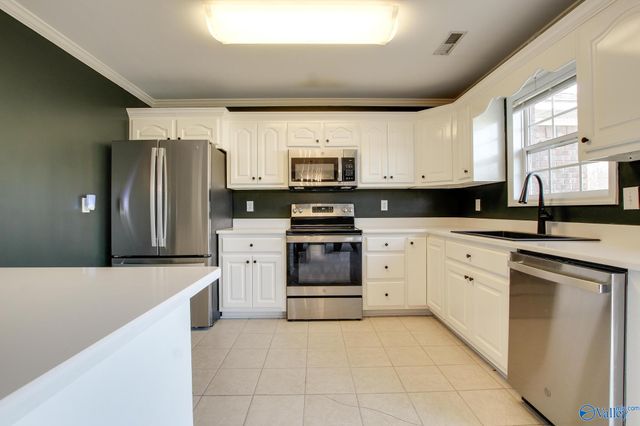 40 Kaylee Loop Road, Hartselle, AL 35640