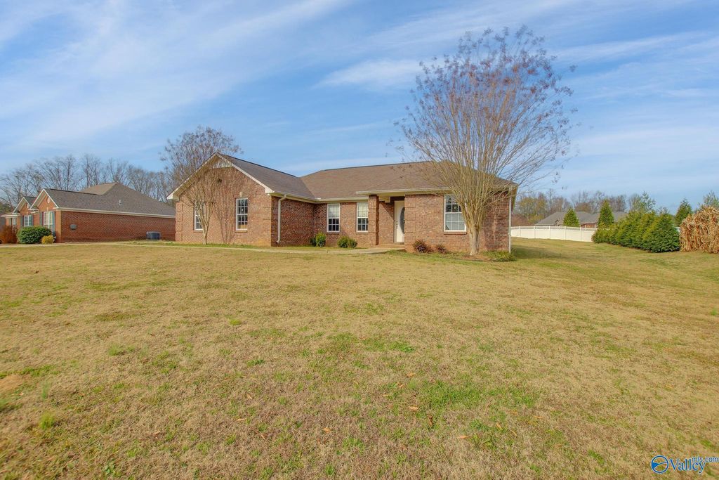40 Kaylee Loop Road, Hartselle, AL 35640