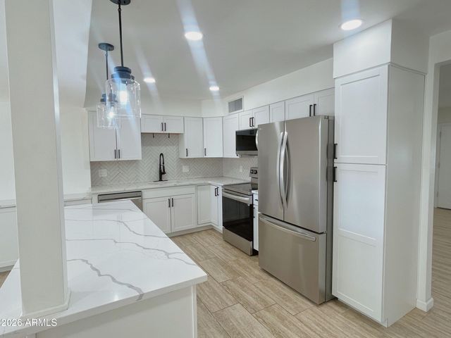 2401 E Meadowbrook Avenue, Phoenix, AZ 85016