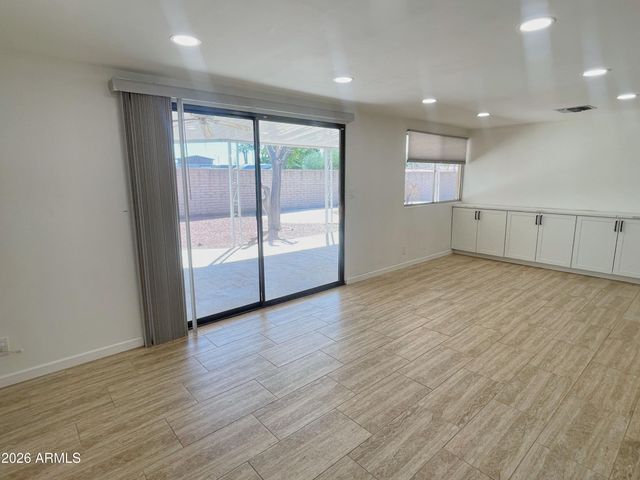 2401 E Meadowbrook Avenue, Phoenix, AZ 85016