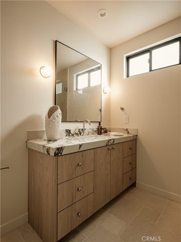 8960 Oak Park Avenue, Northridge, CA 91325