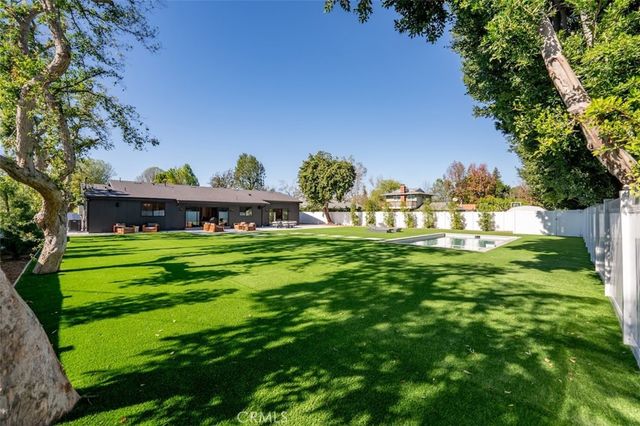 8960 Oak Park Avenue, Northridge, CA 91325