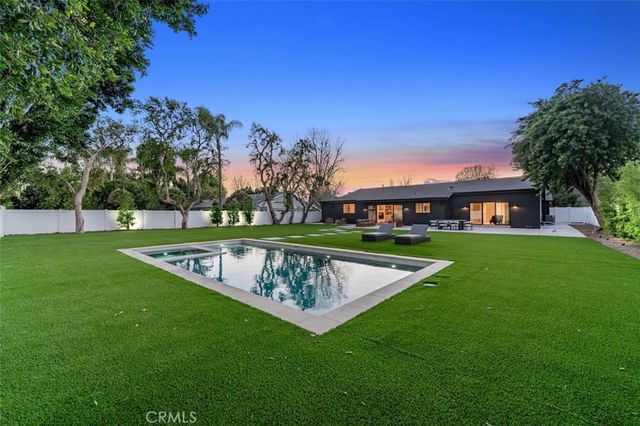 8960 Oak Park Avenue, Northridge, CA 91325