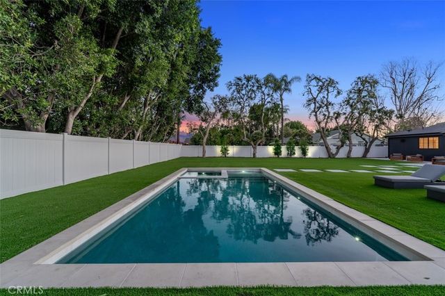 8960 Oak Park Avenue, Northridge, CA 91325