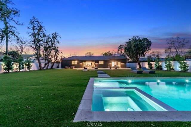 8960 Oak Park Avenue, Northridge, CA 91325