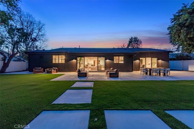 8960 Oak Park Avenue, Northridge, CA 91325