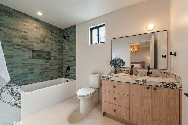 8960 Oak Park Avenue, Northridge, CA 91325