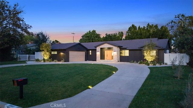 8960 Oak Park Avenue, Northridge, CA 91325