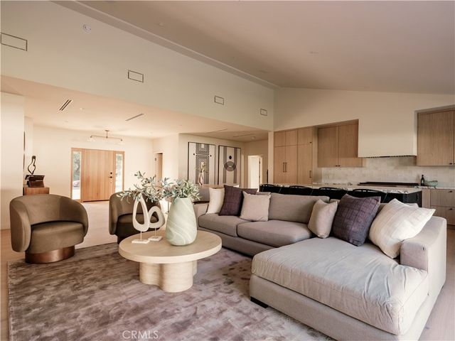 8960 Oak Park Avenue, Northridge, CA 91325