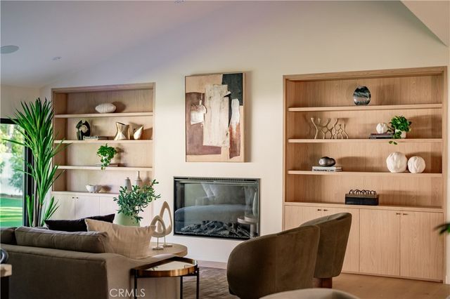 8960 Oak Park Avenue, Northridge, CA 91325