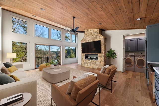 770 Fish Hook Point, Blue Ridge, GA 30513