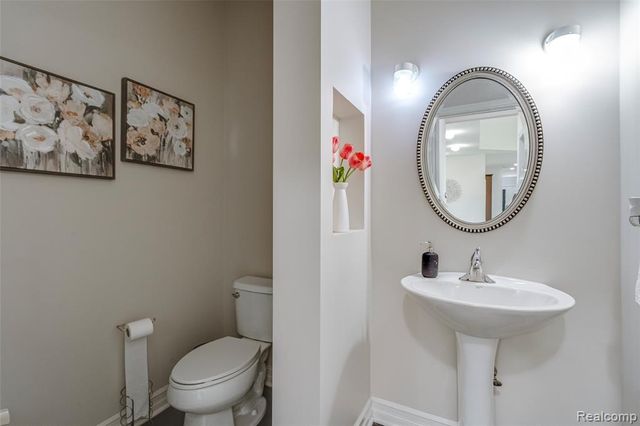 4119 Stonington Drive, Troy, MI 48085