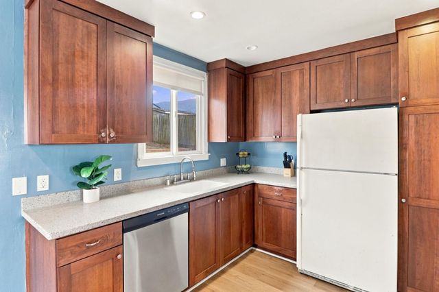 527 Fremont Avenue, Pacifica, CA 94044